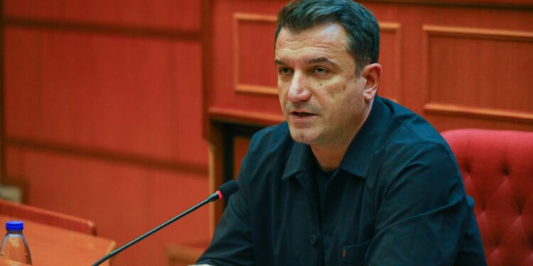 Veliaj siguron të prekurit nga tërmeti në lagjen 5maji dhe Kombinat:Bashkë me apartamentet dhe certifikatat e pronësisë