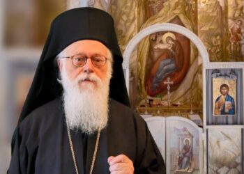 Kryepeshkopi Anastas Janullatos prej ditësh në spital, Primatët e Kishave Ortodokse në botë luten për shëndetin e tij
