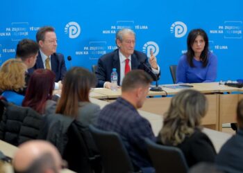“S’do të ketë rrogë minimale nën 500 euro”, Berisha: Paketë emergjence për çdo shqiptar, rikthim i TVSH për gjërat bazë