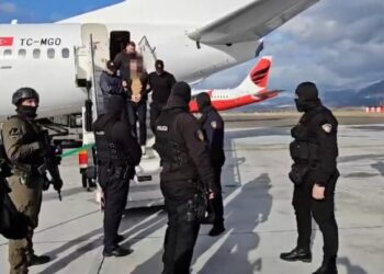 RENEA “blindon” aeroportin, momenti kur zbret në Rinas i shumëkërkuari Dritan Rexhepi