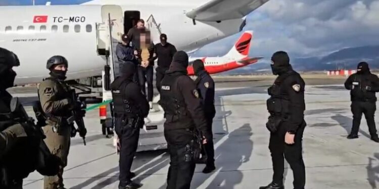 RENEA “blindon” aeroportin, momenti kur zbret në Rinas i shumëkërkuari Dritan Rexhepi