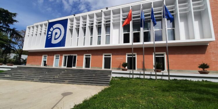 PD nis përgatitjet për “primaret” – Zbardhet mesazhi për kryetarët e degëve: Dorëhiquni nëse doni të merrni pjesë