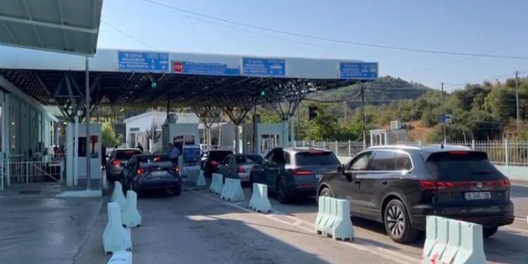 Protesta kombëtare për tragjedinë nga përplasja e trenave në Greqi! Kufizohen lëvizjet e mjeteve në doganën e Kakavijës