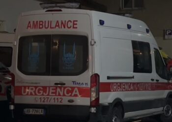 Vdes 75-vjeçari në spitalin ‘Shefqet Ndroqi’, policia: U vetëhodh nga lartësia e ndërtesës