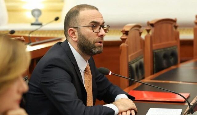 Tonet e ashpra ndaj Drejtësisë, Bardhi: Rama po shqetësohet sepse në Shqipëri ka prokurorë dhe gjyqtarë që…