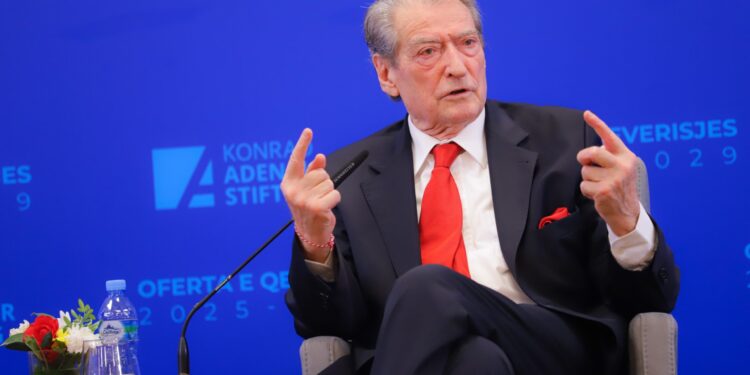 Berisha merr ftesë nga PPE, kreu i PD do të mbajë fjalim në Kongresin e Valencias