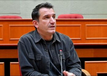 Erion Veliaj bëhet xhaxha, mesazhi emocionues nga qelia