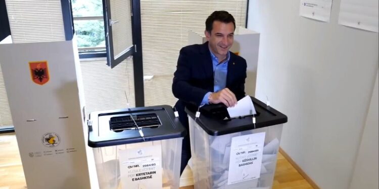 Veliaj: Më 11 maj votoni për Ramën e PS! Vota për Saliun, do të thotë t’i vësh shkelmin çdo gjëje që kemi ndërtuar