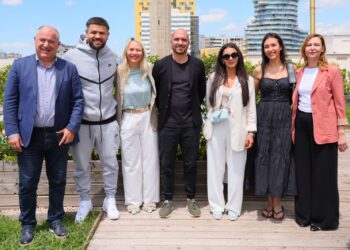 Noizy nesër koncert në kryeqytet me DJ të famshëm nga e gjithë bota, Anuela Ristani: “Mirëpresim në Tiranë një nga…